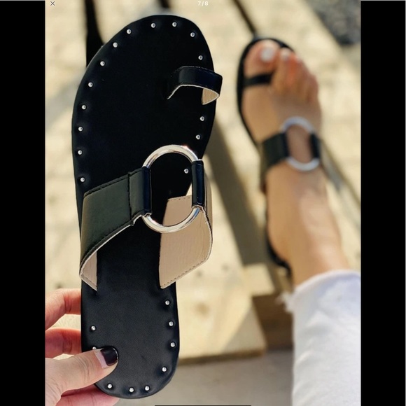 BLACK METAL DECO THONG SANDALS - Picture 7 of 8